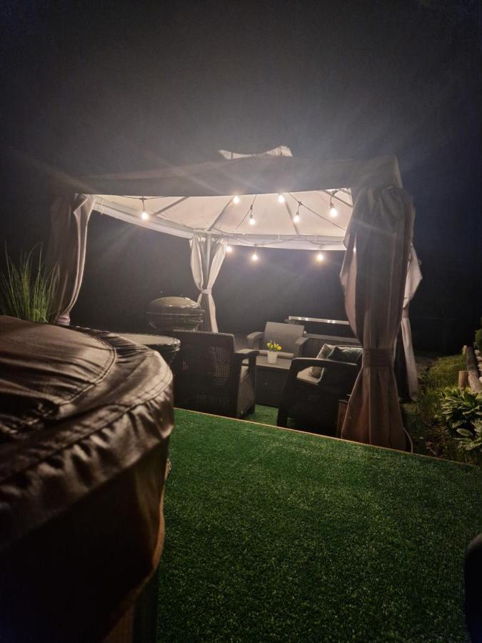 Z Jacuzzi Ogrodowym, Widokiem Na Gory *